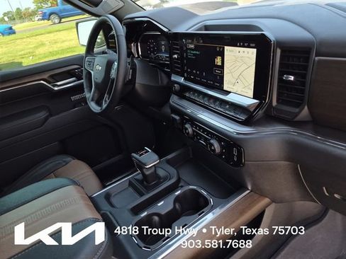 Used 2024 Chevrolet Silverado 1500 High Country w/ High Country Premium Package AWD/4WD image 13