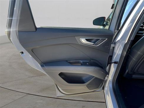 Used 2022 Audi Q4 e-tron Prestige image 23