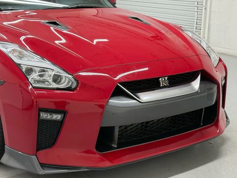 Used 2019 Nissan GT-R Premium w/ Premium Interior Package image 38