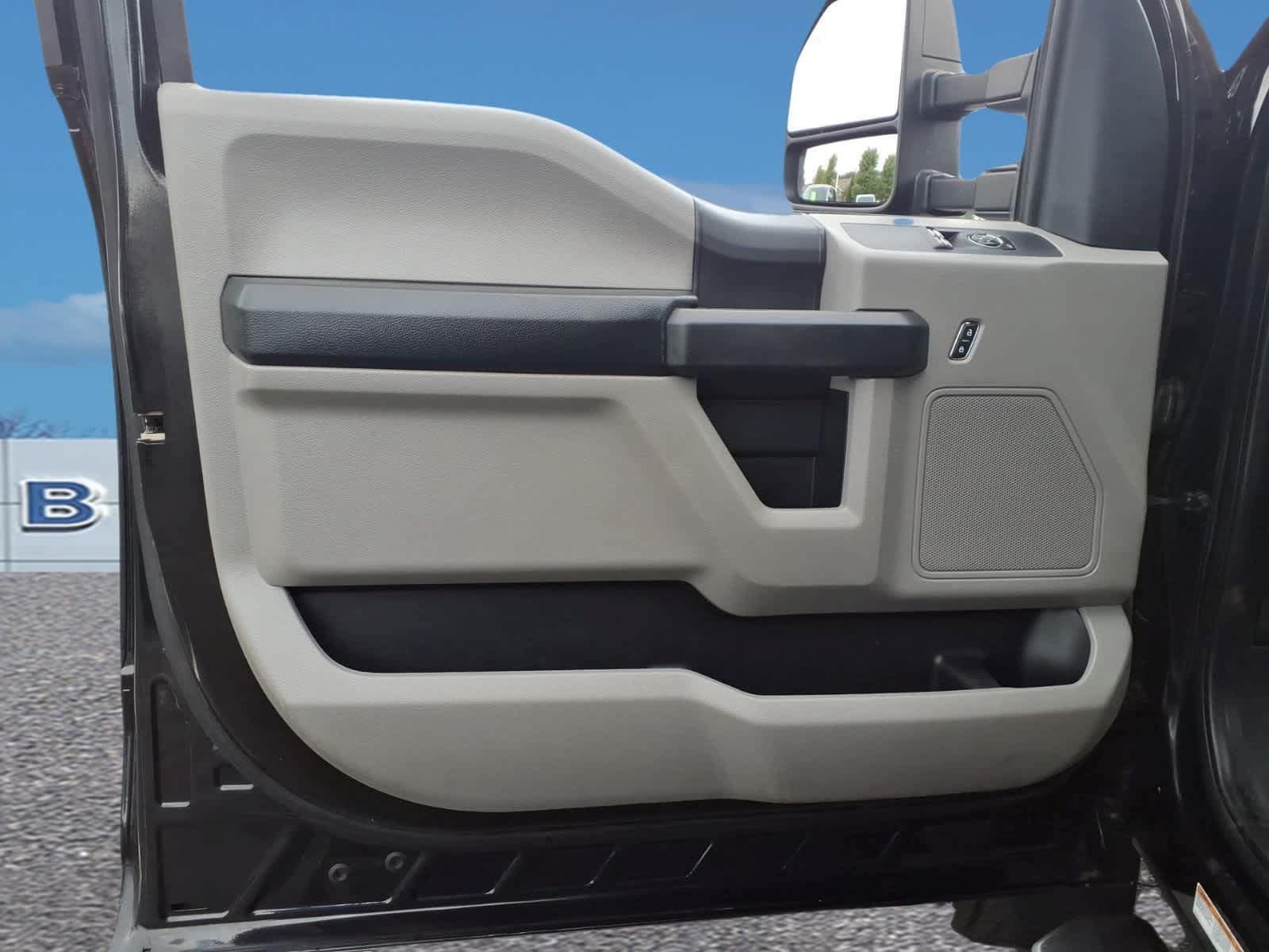 Used 2020 Ford F550 4x4 Regular Cab Super Duty w/ Power Equipment Group image 12