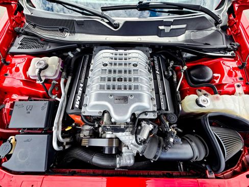 Used 2015 Dodge Challenger SRT Hellcat image 19