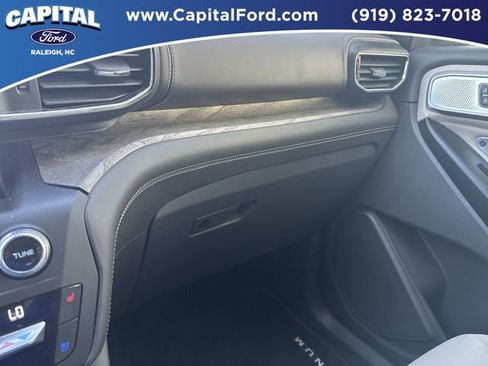 Used 2020 Ford Explorer Platinum w/ Premium Technology Package image 27