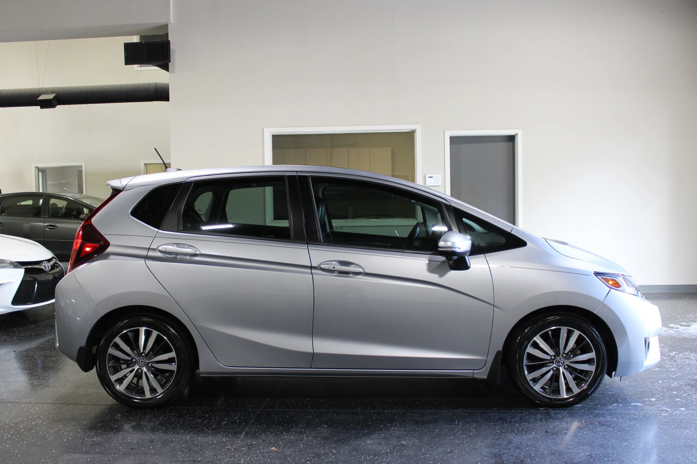 Used 2017 Honda Fit EX-L image 2