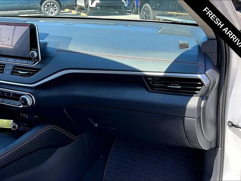 Used 2022 Nissan Altima 2.5 SR FWD image 25