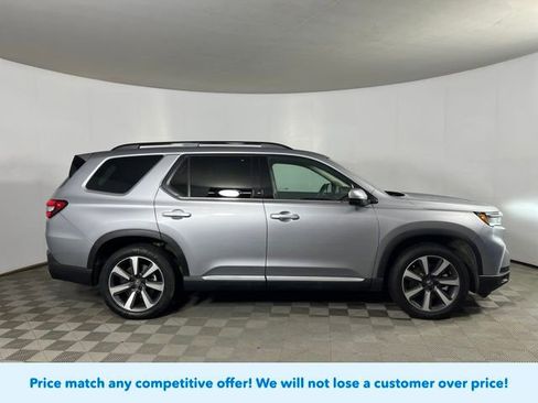 Certified 2025 Honda Pilot Touring image 7