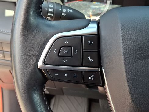 Used 2020 Toyota Highlander LE AWD/4WD image 26