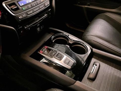 Used 2020 Honda Pilot Touring image 17