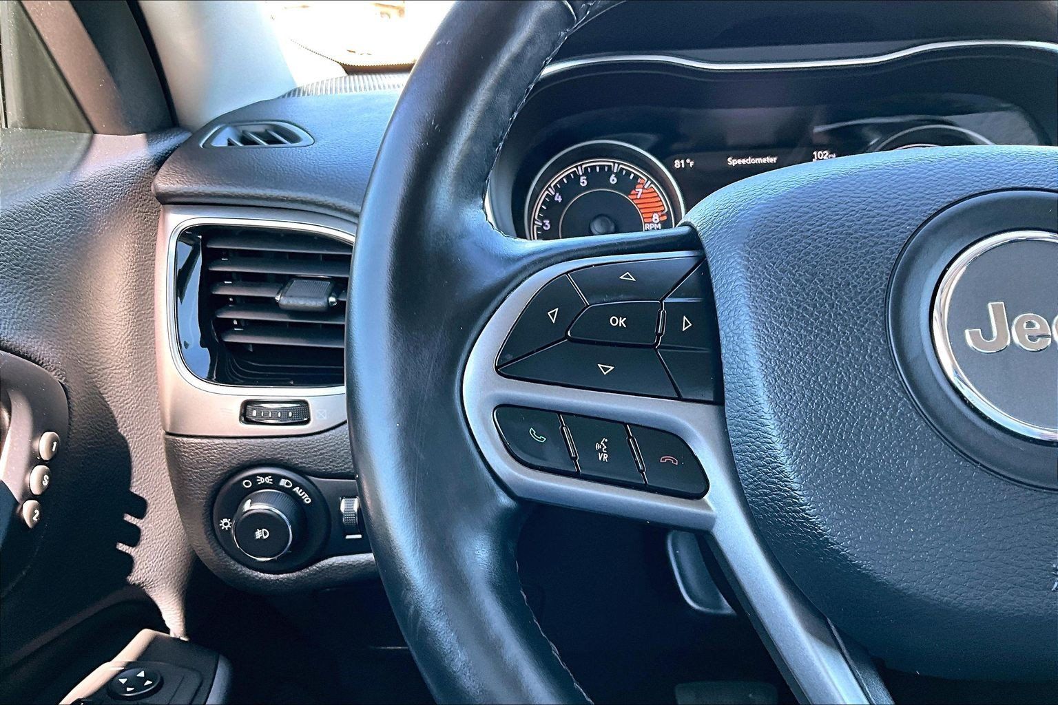 Used 2019 Jeep Cherokee Limited w/ Luxury Group AWD/4WD image 19