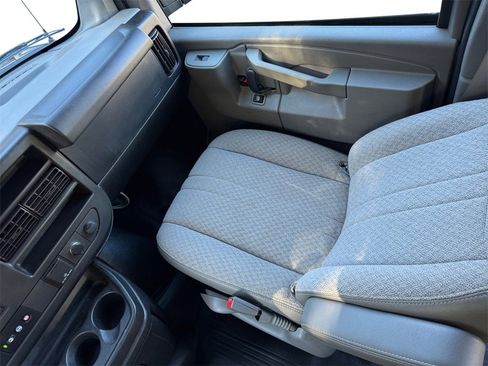 Used 2017 Chevrolet Express 2500 image 17