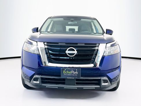 Used 2025 Nissan Pathfinder SV FWD image 2
