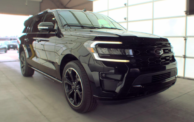 Used 2023 Ford Expedition Max Limited AWD/4WD image 2