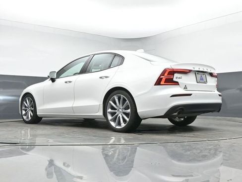 Used 2020 Volvo S60 T5 Momentum FWD image 19