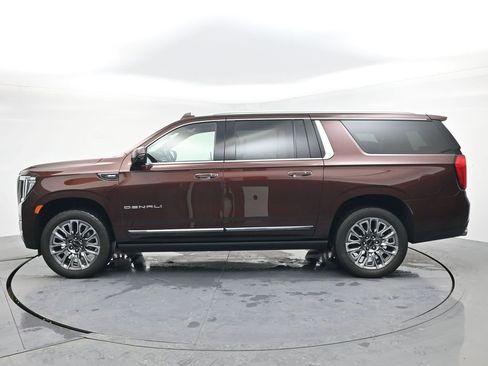 Used 2023 GMC Yukon XL Denali Ultimate image 3