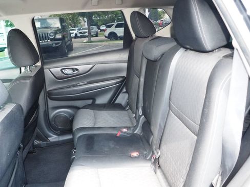 Used 2019 Nissan Rogue SV w/ Premium Package FWD image 12
