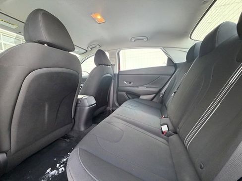 Certified 2021 Hyundai Elantra SEL w/ Convenience Package image 30