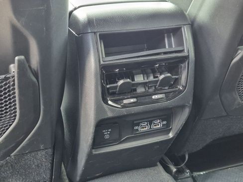 Used 2025 Jeep Grand Cherokee Altitude AWD/4WD image 25