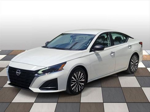 Used 2024 Nissan Altima 2.5 SV FWD image 1