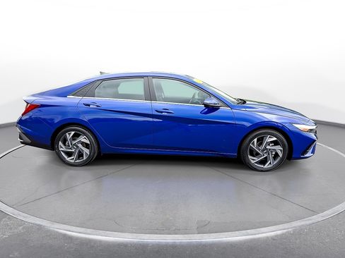 Used 2024 Hyundai Elantra Limited FWD image 9