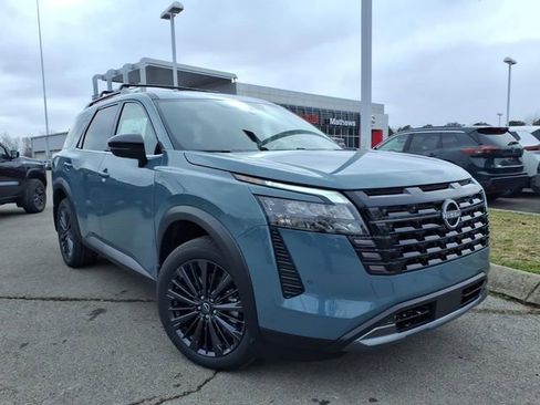 New 2026 Nissan Pathfinder SL image 1
