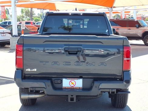 Certified 2025 Toyota Tacoma SR5 w/ SR5 Upgrade Package AWD/4WD image 5