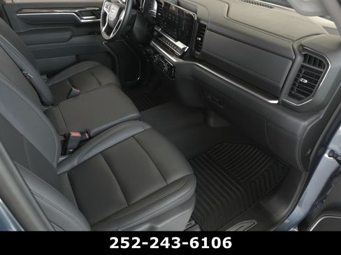 Used 2025 Chevrolet Silverado 2500 LT AWD/4WD image 36