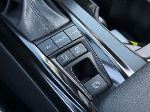 Used 2025 Toyota Camry SE w/ Multimedia Upgrade Package image 21