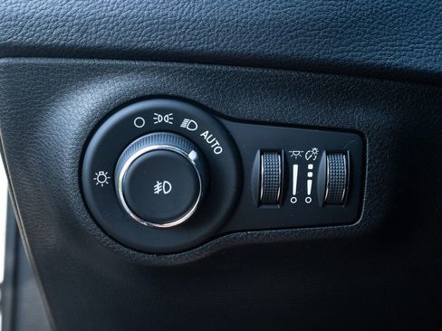Used 2018 Jeep Compass Latitude w/ Popular Equipment Group image 27