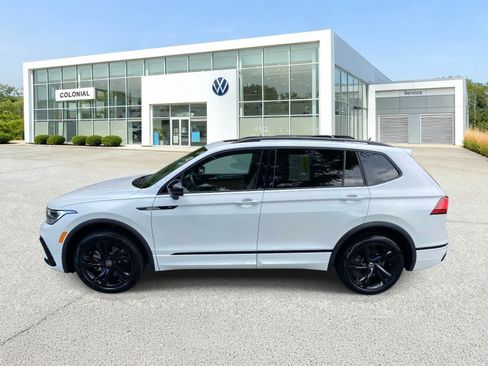 Used 2024 Volkswagen Tiguan SE R-Line AWD/4WD image 2