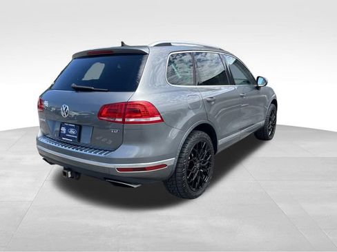 Used 2016 Volkswagen Touareg TDI AWD/4WD image 3