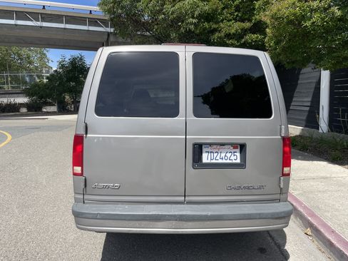 Used 2003 Chevrolet Astro RWD image 3