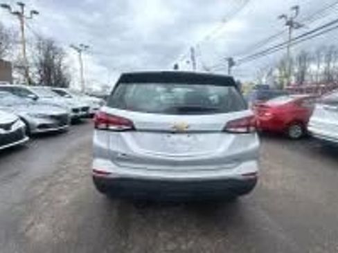 Used 2022 Chevrolet Equinox LS AWD/4WD image 5