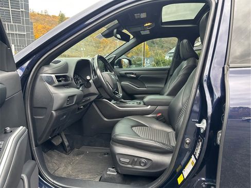 Used 2021 Toyota Highlander XSE image 11