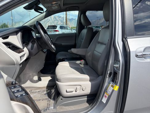 Used 2018 Toyota Sienna XLE FWD image 9