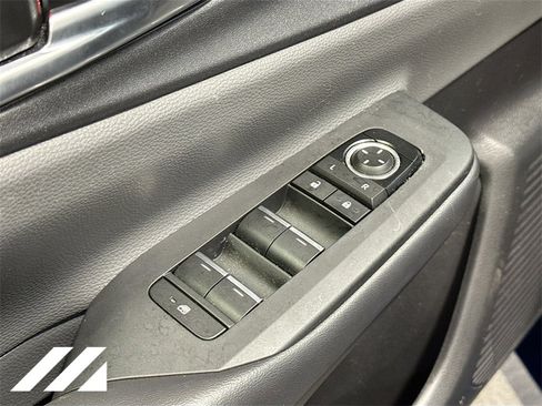 Used 2023 Toyota Prius XLE image 19