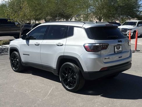 Used 2026 Jeep Compass Latitude AWD/4WD image 6