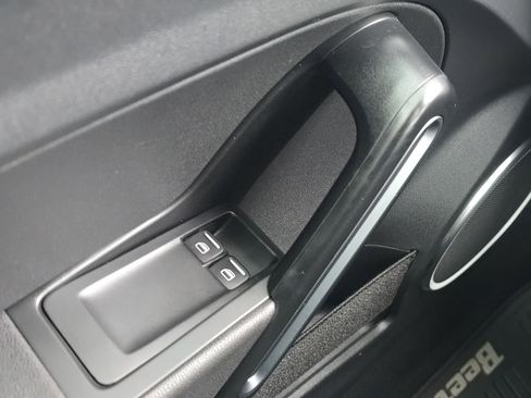 Used 2019 Volkswagen Beetle 2.0T SE w/ SE Premium Package image 26