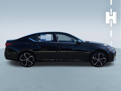 Used 2024 Nissan Altima 2.5 SR FWD image 3