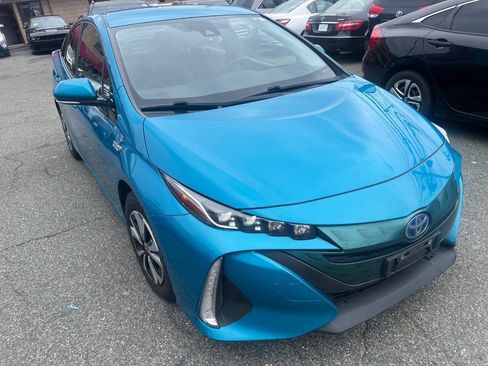 Used 2017 Toyota Prius Prime Premium FWD image 2