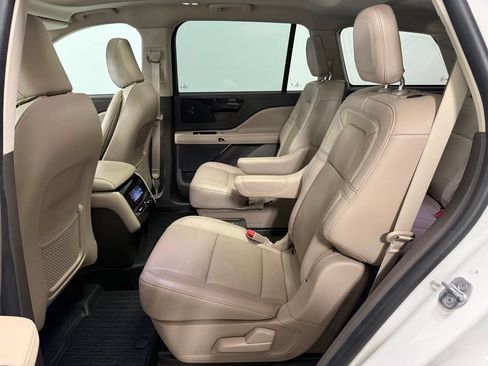 Used 2022 Lincoln Aviator Grand Touring w/ Equipment Group 301A AWD/4WD image 11