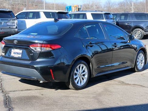 Used 2022 Toyota Corolla LE w/ LE Convenience Package image 3