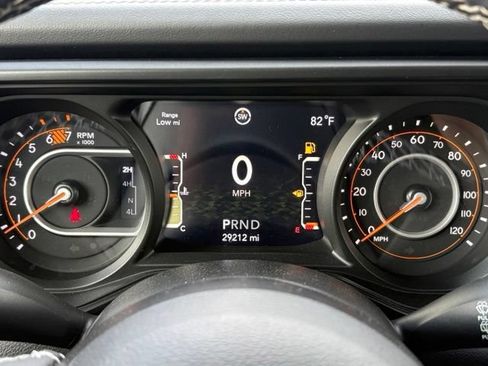 Used 2025 Jeep Wrangler Unlimited Rubicon AWD/4WD image 13