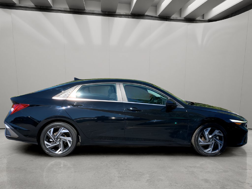 Used 2024 Hyundai Elantra SEL w/ Convenience Package FWD image 6