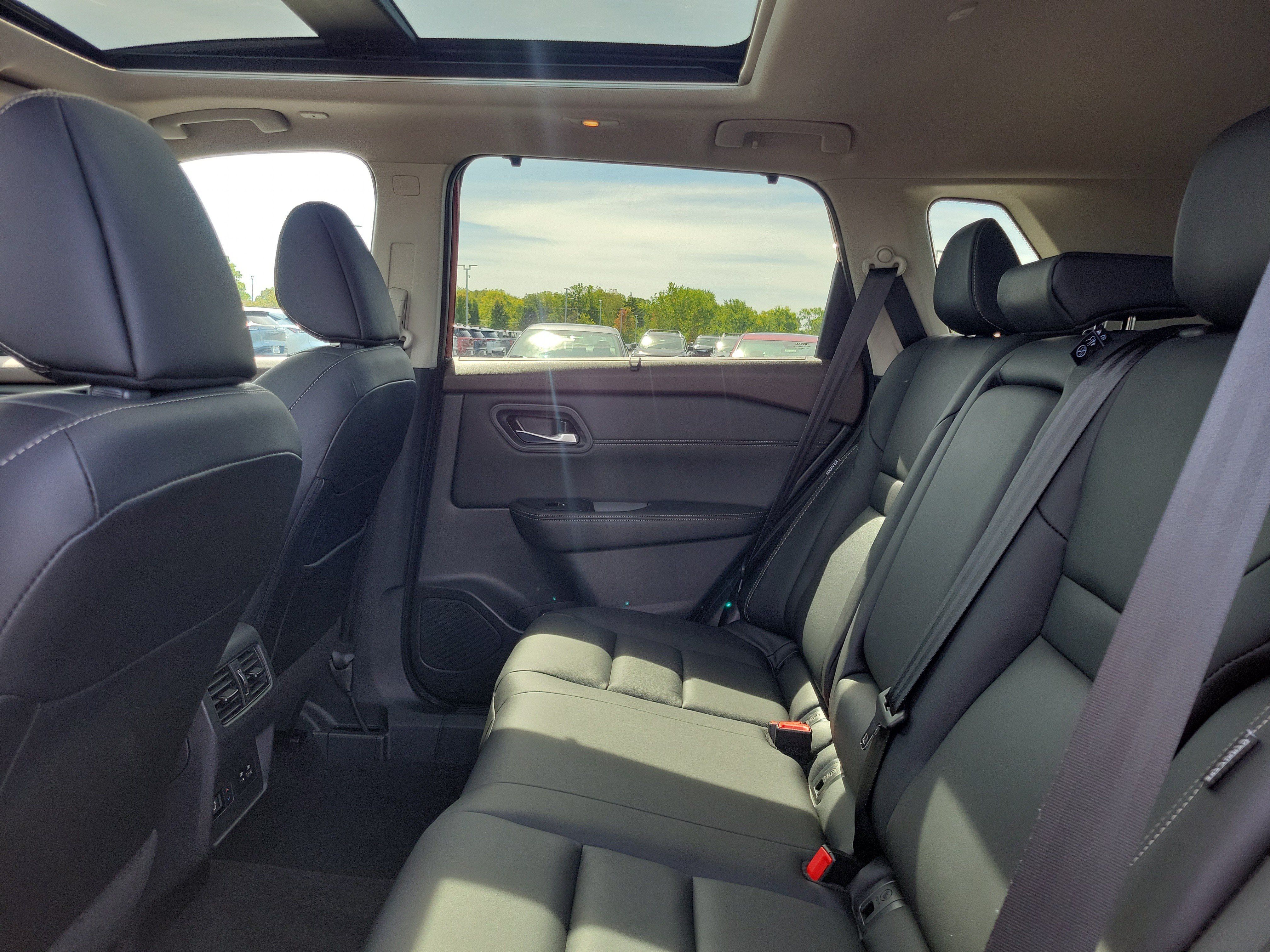 Used 2023 Nissan Rogue SL w/ SL Premium Package AWD/4WD image 11