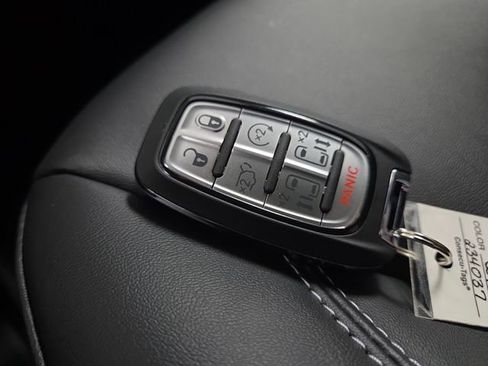 New 2026 Chrysler Pacifica Select w/ S Appearance Package image 27