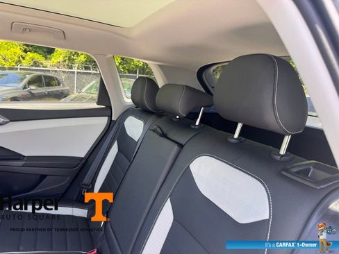 Used 2025 Volkswagen Taos SEL AWD/4WD image 9