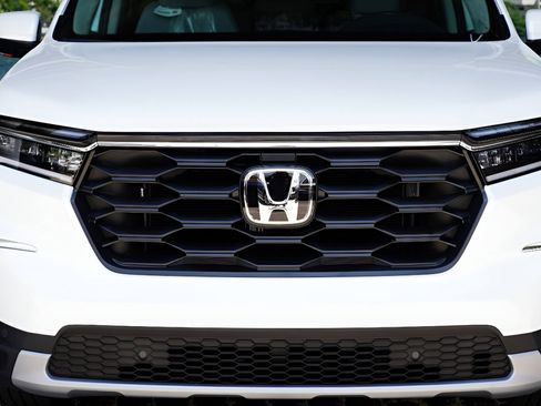 New 2025 Honda Pilot EX-L image 8