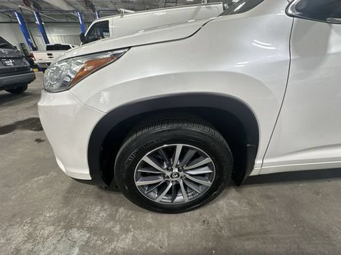 Used 2017 Toyota Highlander XLE AWD/4WD image 23