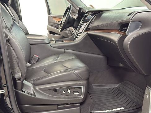 Used 2019 Cadillac Escalade ESV Premium Luxury image 19