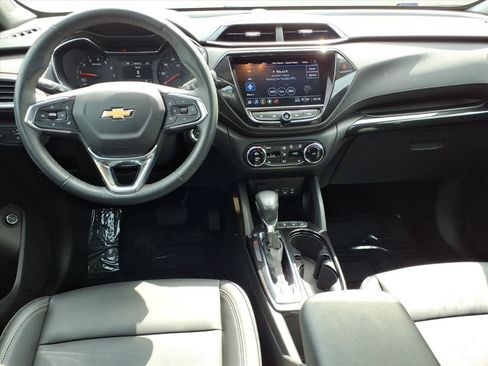 Used 2022 Chevrolet TrailBlazer ACTIV w/ Sun and Liftgate Package FWD image 9