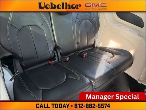 Used 2024 Chrysler Pacifica Touring-L image 8